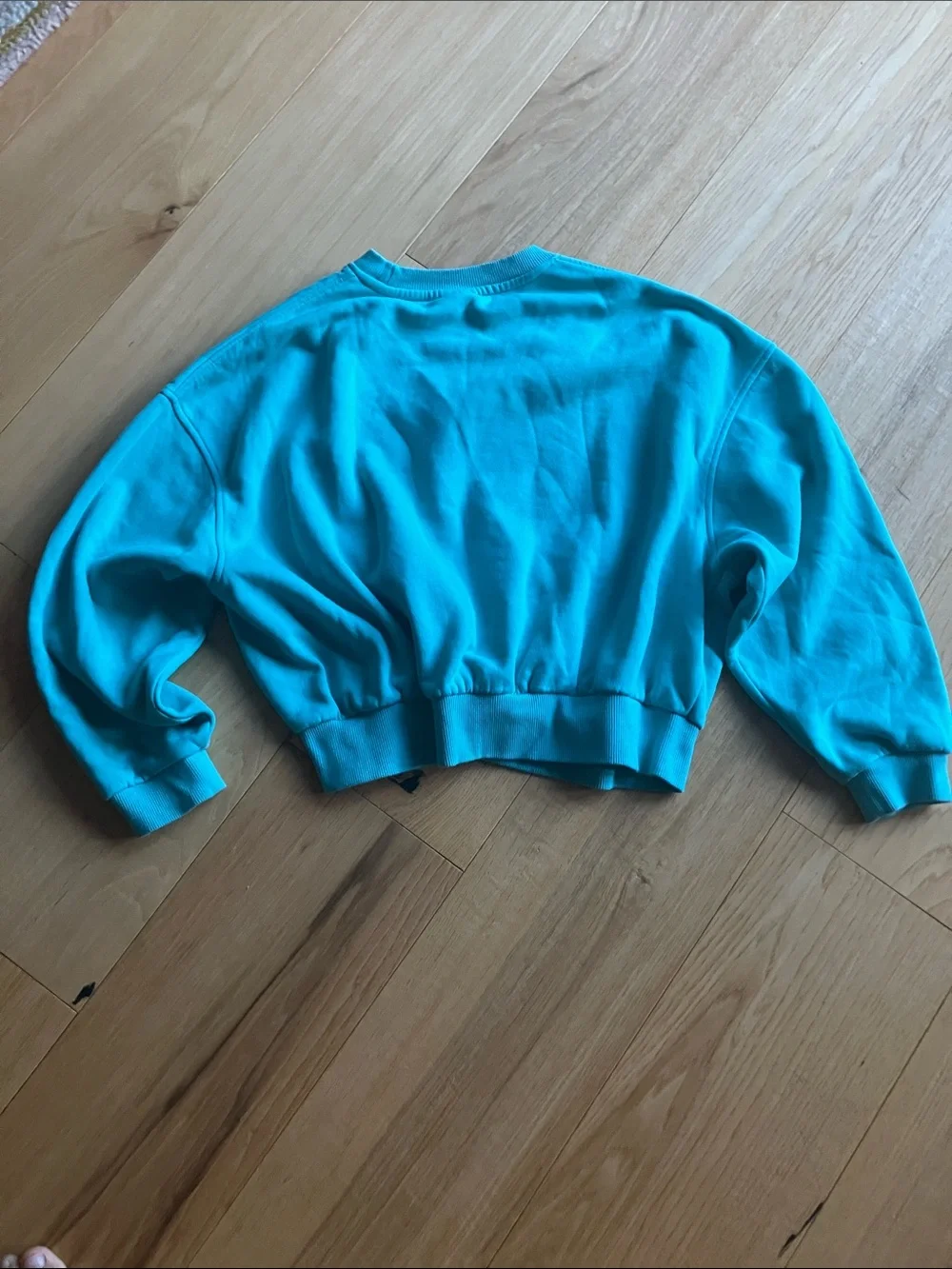 Nike Girl’s Boxy Cropped Crewneck Sweatshirt with Script Logo